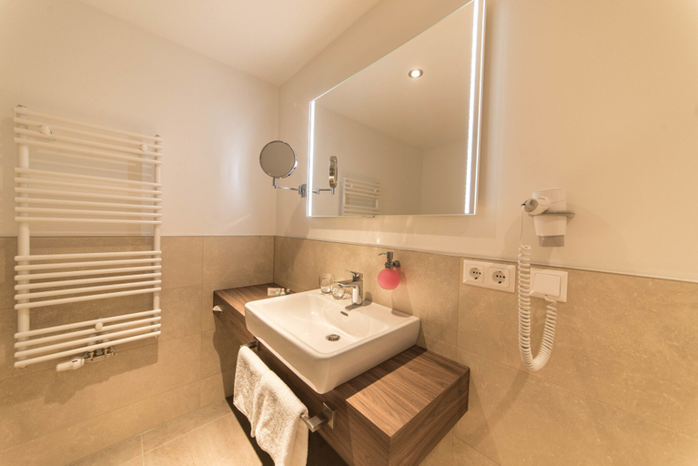 Bathroom 4, Fontane Hotel, Barnim