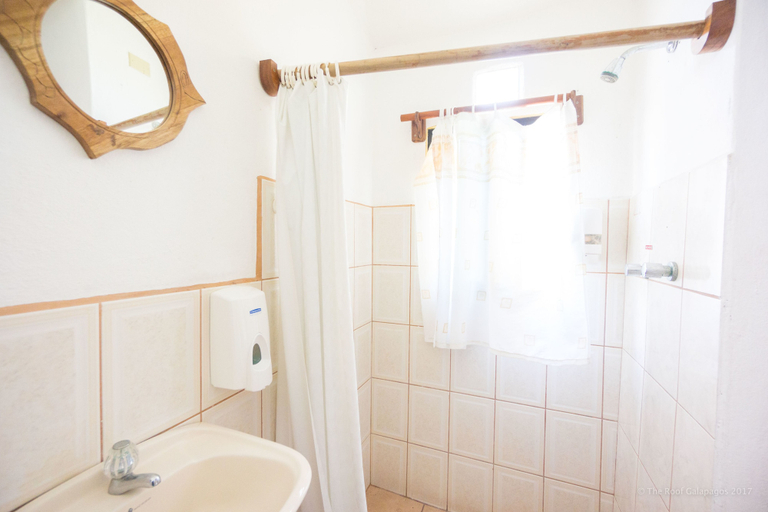 Bathroom 4, Galapagos Verde Azul, Santa Cruz