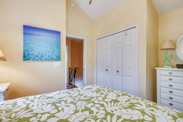 Bedroom 5, Cottage by the Pool by Avantstay w/ Balcony, BBQ & Shared Pool! Month Long Stays Only, Monroe