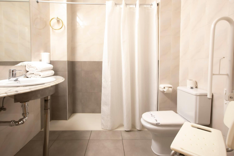 Bathroom 4, Hotel Urdanibia Park, Guipúzcoa