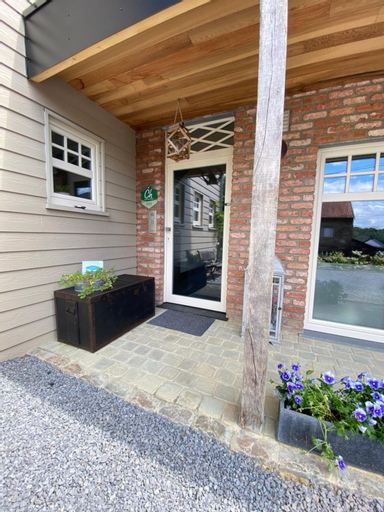 Exterior 8