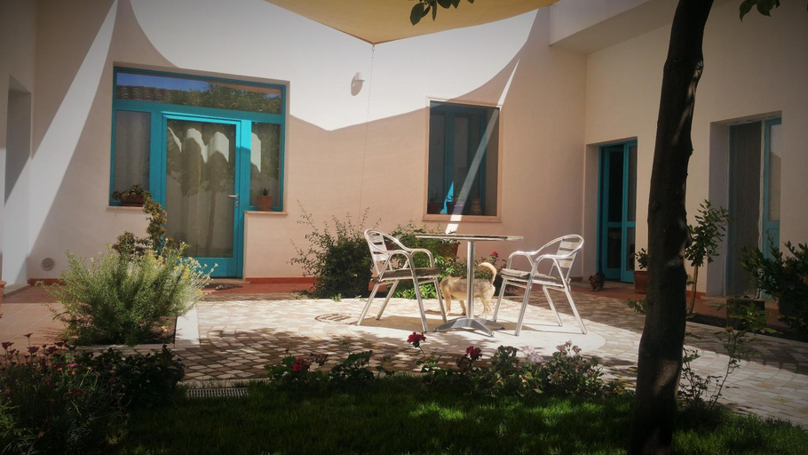 Others 2, B&b-Le Rondini, Cagliari