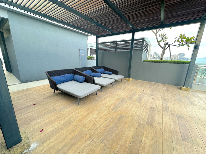 Exterior & Views 27