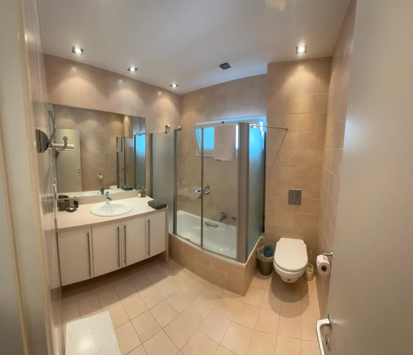 Bathroom, Charming Old North near Park by FeelHome