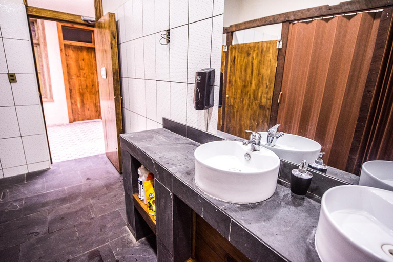 Bathroom, Hostal Licanantay, Valparaíso