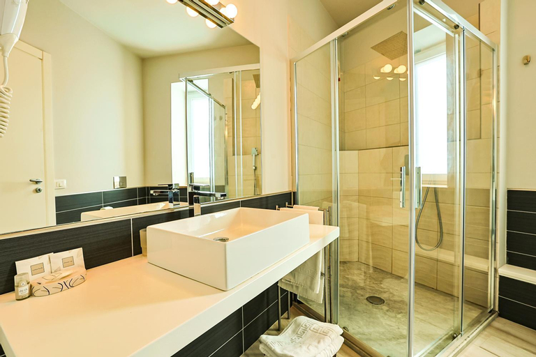 Bathroom 4