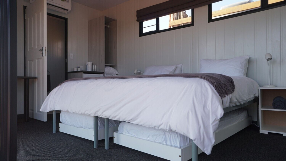 Bedroom 2, SleepOver Upington, Siyanda