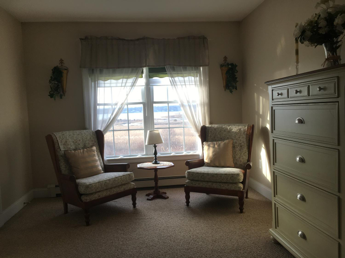 Others 5, Large Modern Private Suite by the Sea- Birders Paradise, Newport