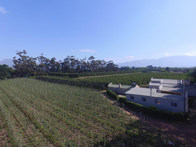 Exterior view 4, Moortop Cottages, Overberg