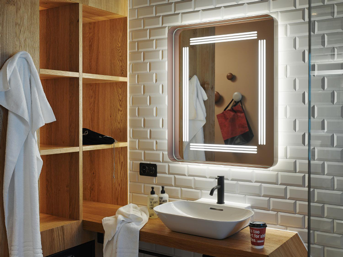 Bathroom 18