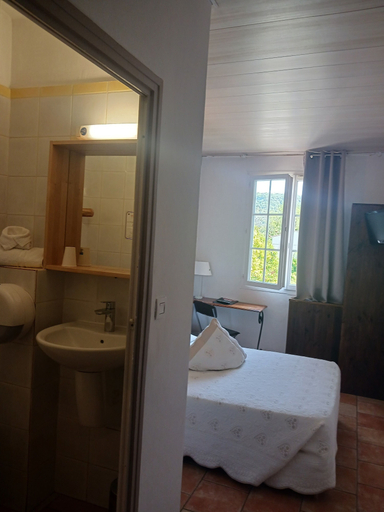 Bathroom 3, Hotel du Lac, Alpes-de-Haute-Provence