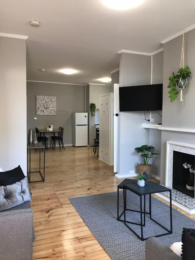 Others 5, Cute and Cosy - events, workers, getaways, Murray Bridge