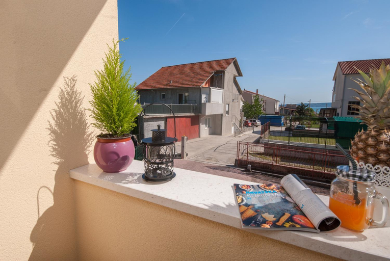 Others 3, Apartmani Ivan, Kaštela