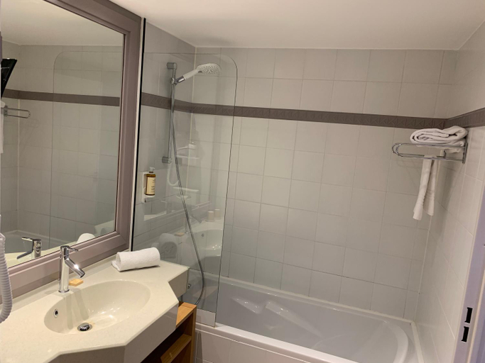 Bathroom 5, Mercure Toulouse Airport Golf de Seilh Hotel, Haute-Garonne
