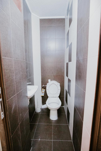 Bathroom 3, Dimitrovi Rooms, Stolichna