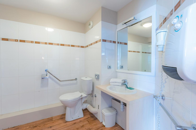 Bathroom 4, Appart'City Confort Montpellier Ovalie 1, Hérault