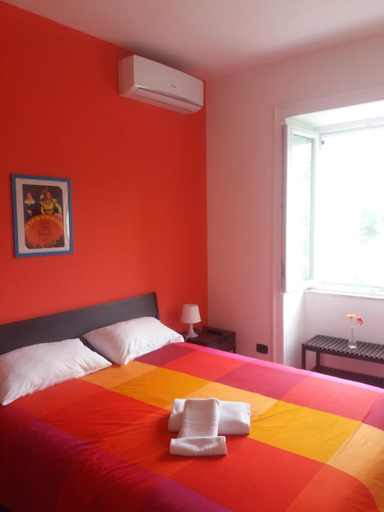 Bedroom 2, B&B Napoli Leggendaria - Breakfast included, Napoli