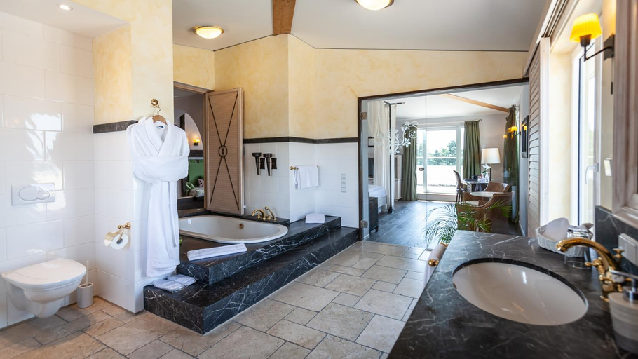 Bathroom 5, Hotel Hirschen in Freiburg-Lehen, Freiburg im Breisgau