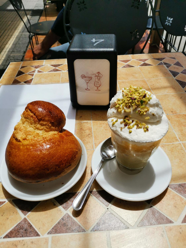Food & Drinks