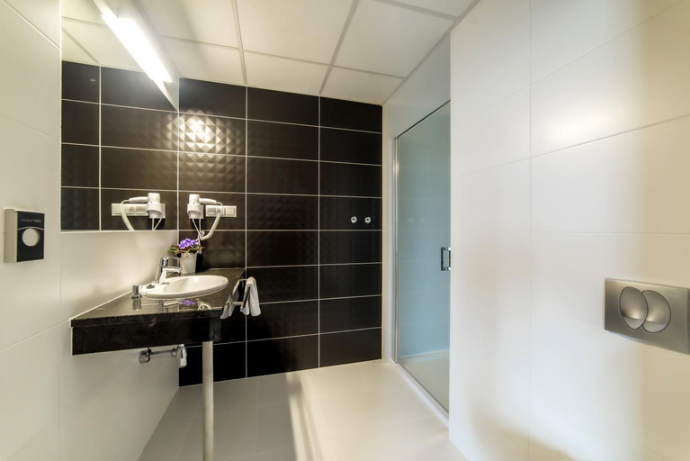 Bathroom 4, Focus Hotel Premium Gdansk, Gdańsk City