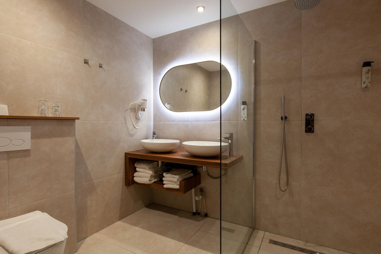 Bathroom 4, Amsterdam Airport Hotel Uithoorn, Uithoorn
