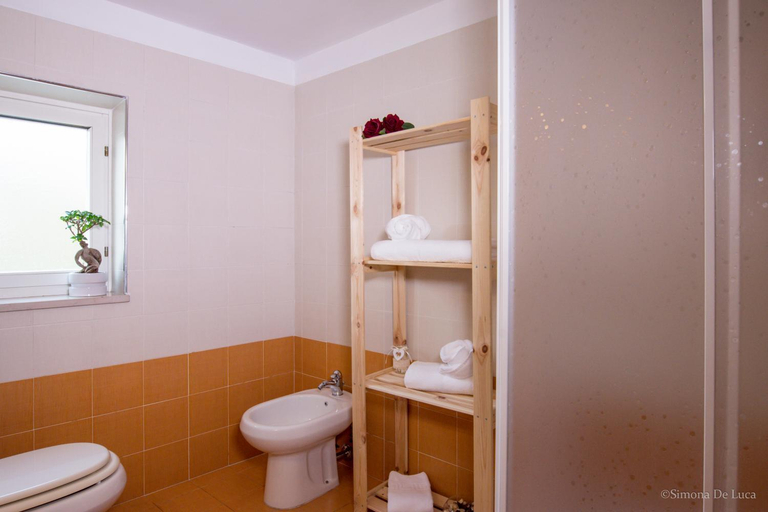 Bathroom 2, Bonjour Bonheur, Avellino