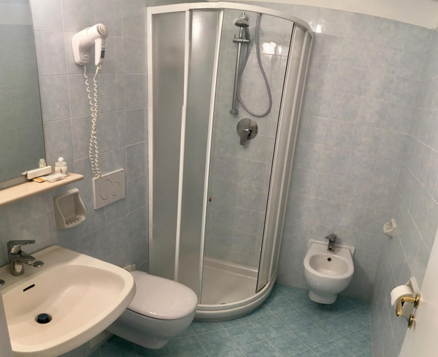 Bathroom, Hotel La Gondola, Napoli