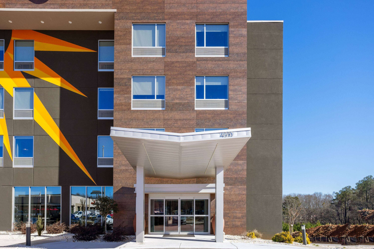 Exterior & Views 2, La Quinta Inn & Suites by Wyndham Locust Grove, Henry