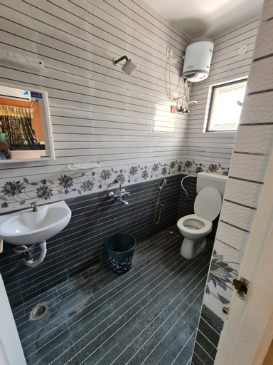 Bathroom 16