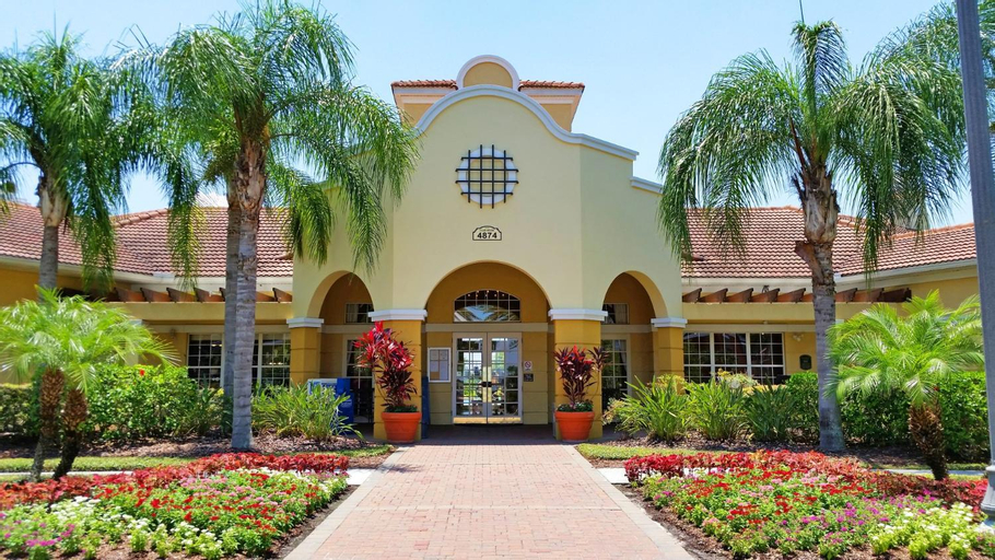 Exterior & Views 1, Top-Floor Luxurious LAKEVIEW Condo, Orange