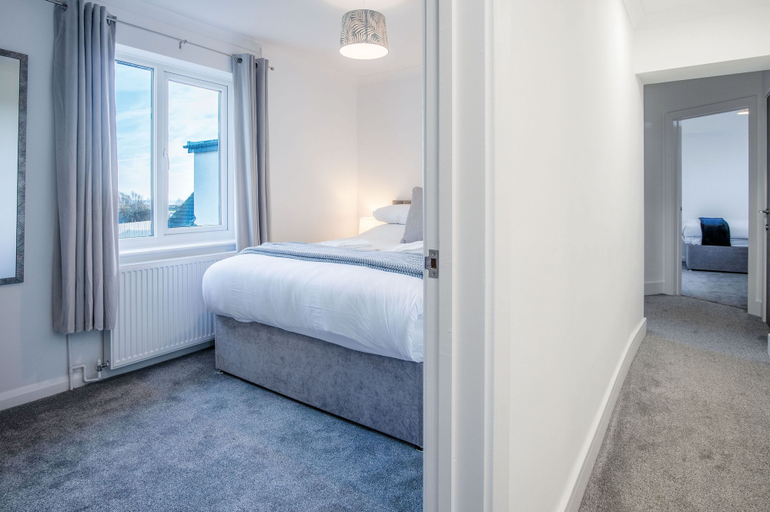 Bedroom 3, Vista Suite - 3 Bedroom - Ocean Breeze, Swansea