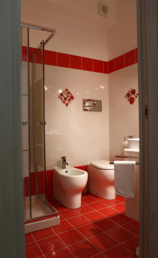 Bathroom 2, B&B Caronte Messina, Messina