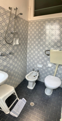 Bathroom 4, Hotel Del Vecchio, Rimini