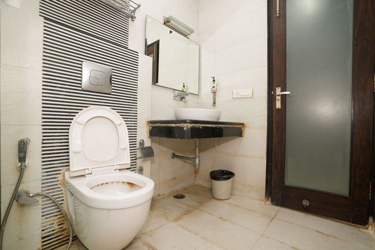 Bathroom 4, Daffodils Inn, Gurgaon