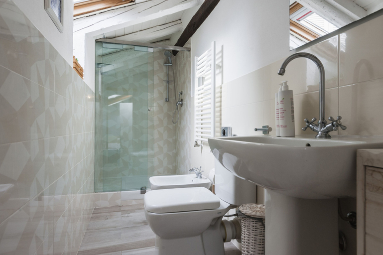 Bathroom 4, Casa Florus by Wonderful Italy, Syracuse