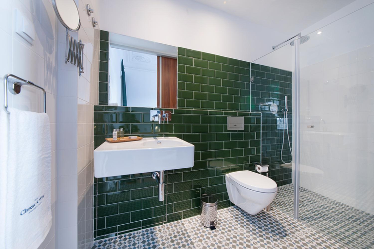Bathroom 3, Lisbon Cheese & Wine Suites, Lisbon