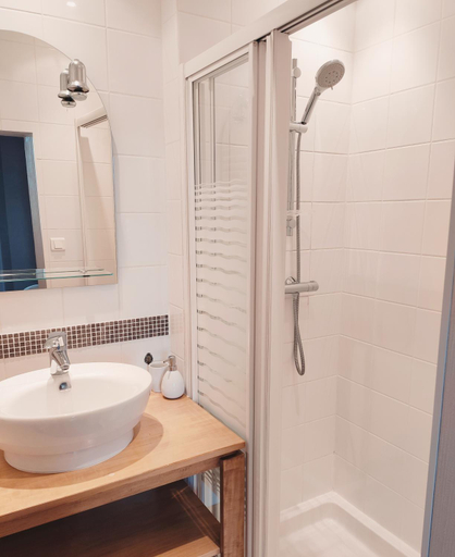 Bathroom 4, L'Aubinoise, Maine-et-Loire