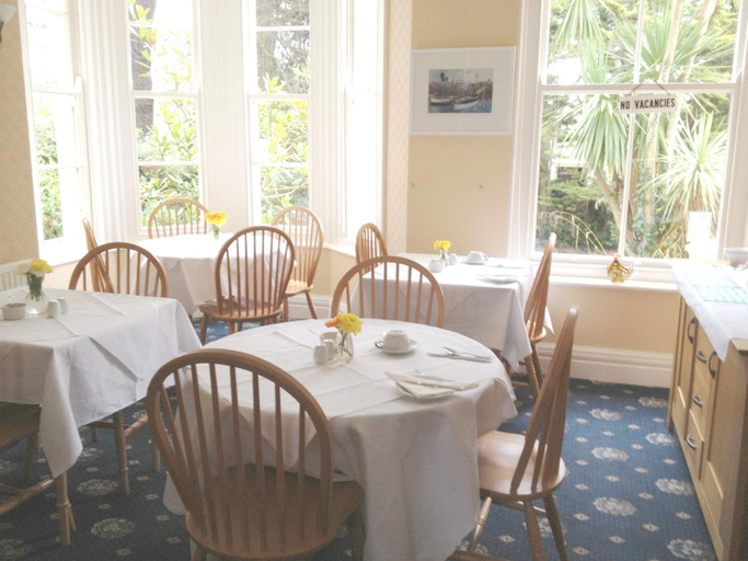 Food & Drinks 4, The Lerryn Hotel, Cornwall