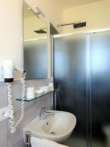 Bathroom 3, Hotel Lem Casadei, Ravenna