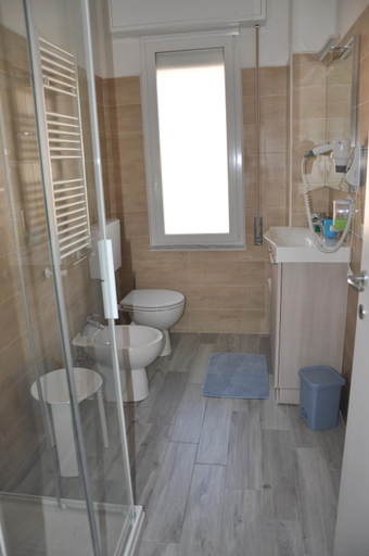 Bathroom 2, B&B Mila e Nan, Savona