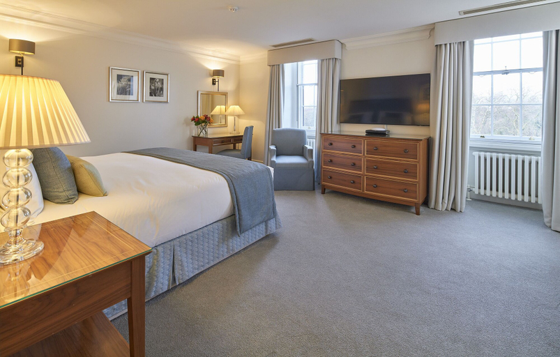 Bedroom 3, Cheval Hyde Park Gate, London
