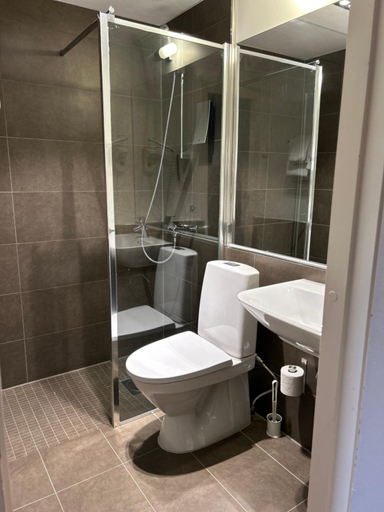 Bathroom 4, First Hotel Victoria, Hamar