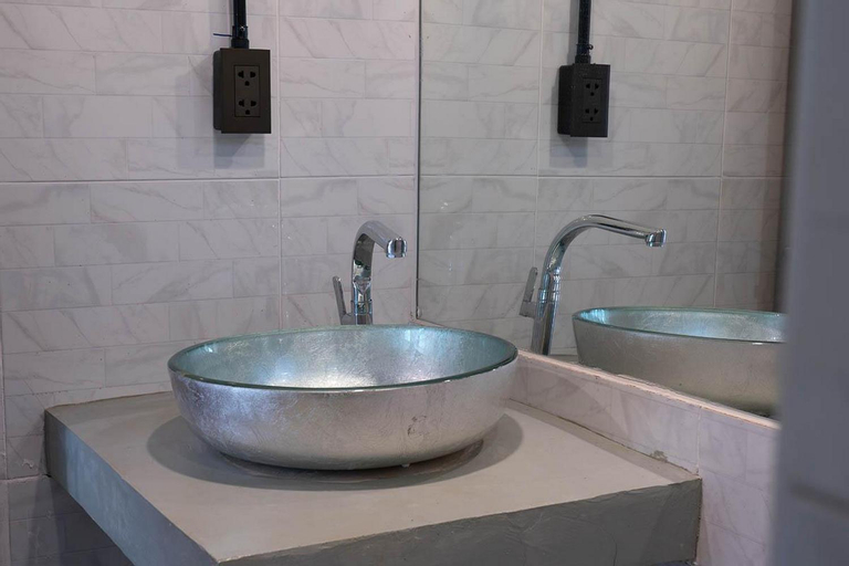 Bathroom 10