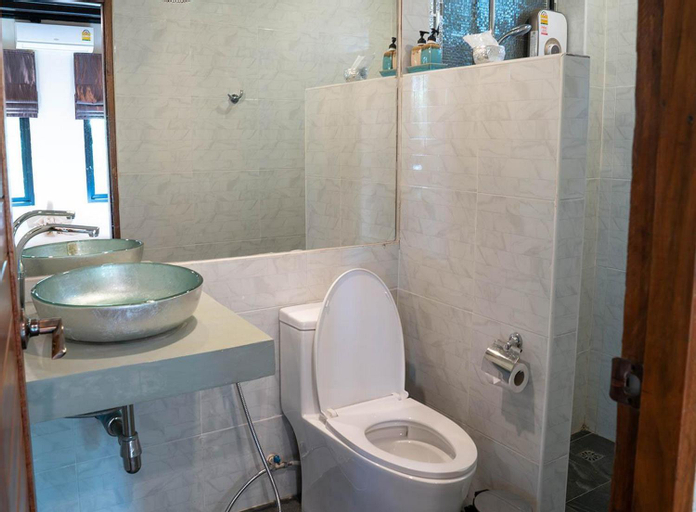 Bathroom 17