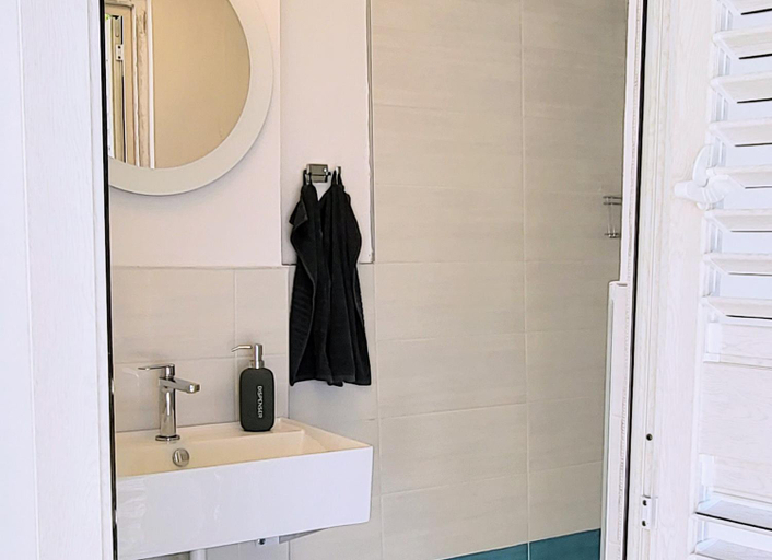 Bathroom 3, Villa Ballerina Bianca, Trapani