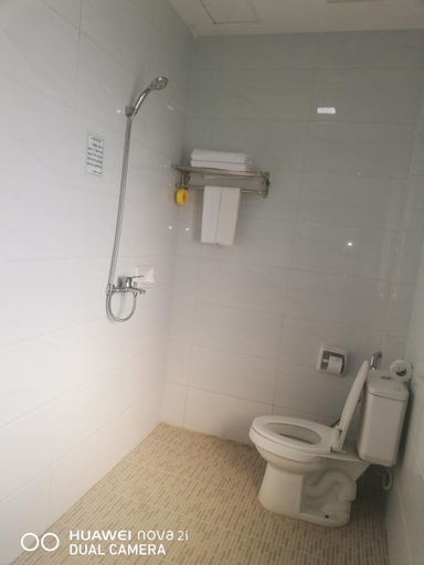 Bathroom 2, Supreme Hotel, Yangon