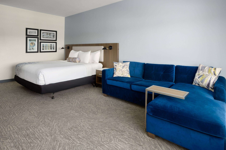 Bedroom 4, La Quinta Inn & Suites by Wyndham Locust Grove, Henry