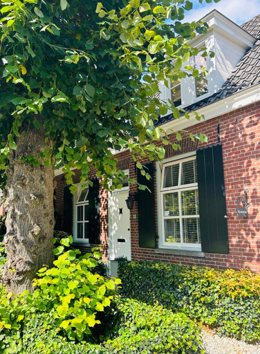 Others 5, Bed and Breakfast: 'Bij ons Achter', Haaren