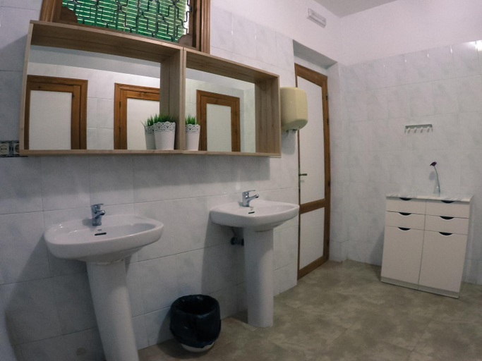 Bathroom 2, CENTRO DE OCIO ALUA Casa Rural Iznajar Lago de Andalucia, Córdoba