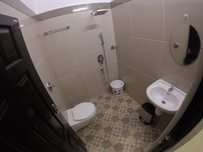 Bathroom 5, Alfa Inn, Ernakulam